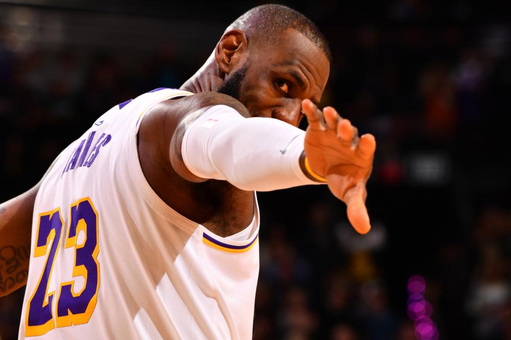 她几乎凭借 她几乎凭借